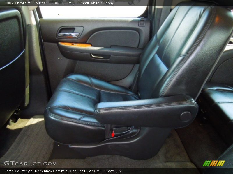 Summit White / Ebony 2007 Chevrolet Suburban 1500 LTZ 4x4