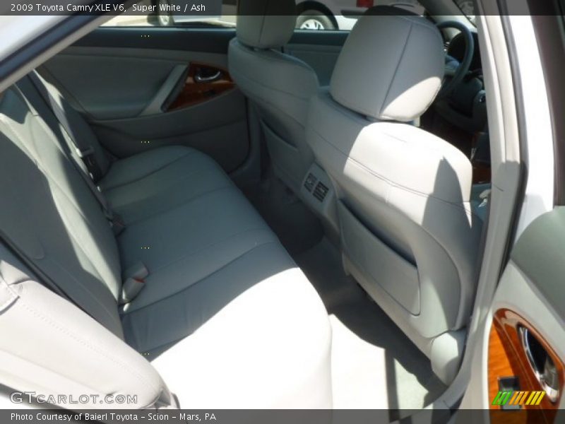 Super White / Ash 2009 Toyota Camry XLE V6