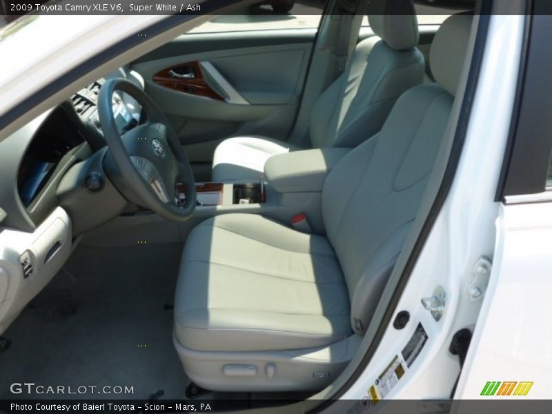 Super White / Ash 2009 Toyota Camry XLE V6