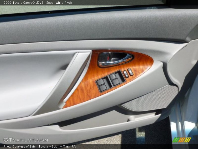 Super White / Ash 2009 Toyota Camry XLE V6