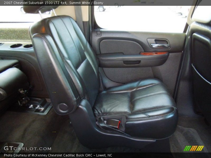 Summit White / Ebony 2007 Chevrolet Suburban 1500 LTZ 4x4