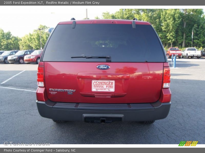 Redfire Metallic / Medium Flint Grey 2005 Ford Expedition XLT