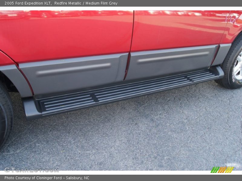 Redfire Metallic / Medium Flint Grey 2005 Ford Expedition XLT