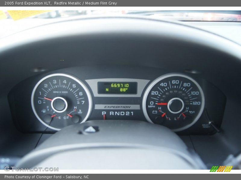 Redfire Metallic / Medium Flint Grey 2005 Ford Expedition XLT