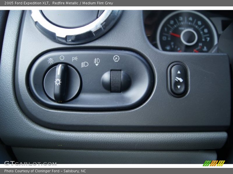 Redfire Metallic / Medium Flint Grey 2005 Ford Expedition XLT