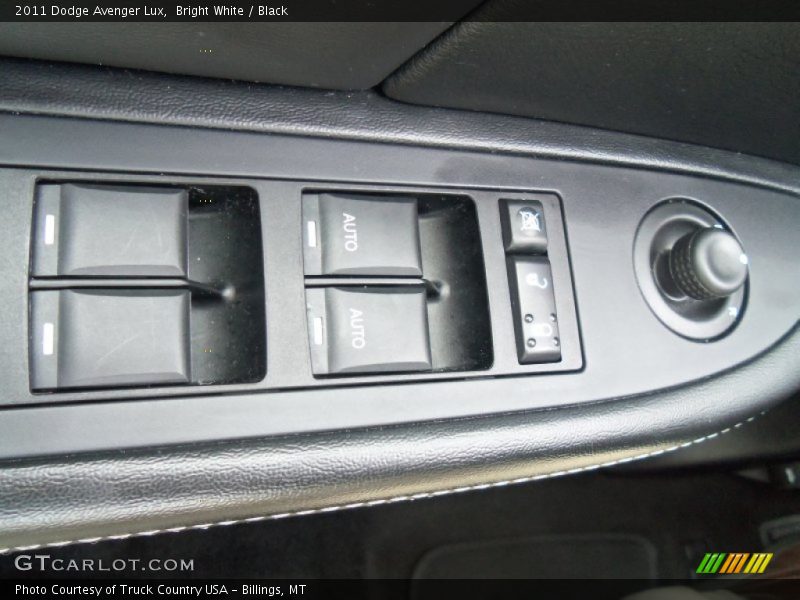 Bright White / Black 2011 Dodge Avenger Lux