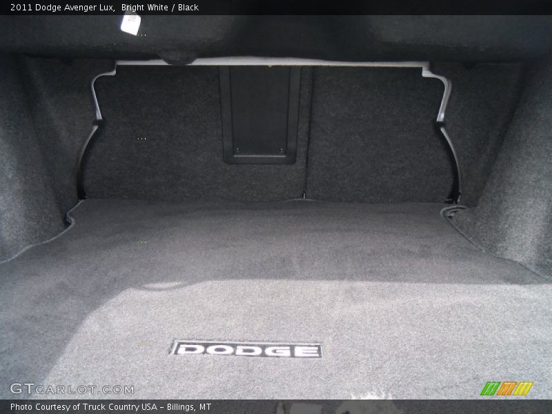 Bright White / Black 2011 Dodge Avenger Lux