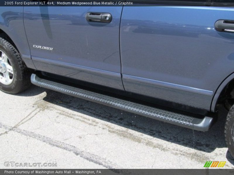 Medium Wedgewood Blue Metallic / Graphite 2005 Ford Explorer XLT 4x4