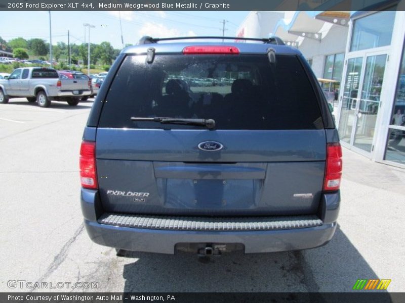 Medium Wedgewood Blue Metallic / Graphite 2005 Ford Explorer XLT 4x4