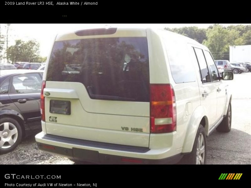 Alaska White / Almond 2009 Land Rover LR3 HSE