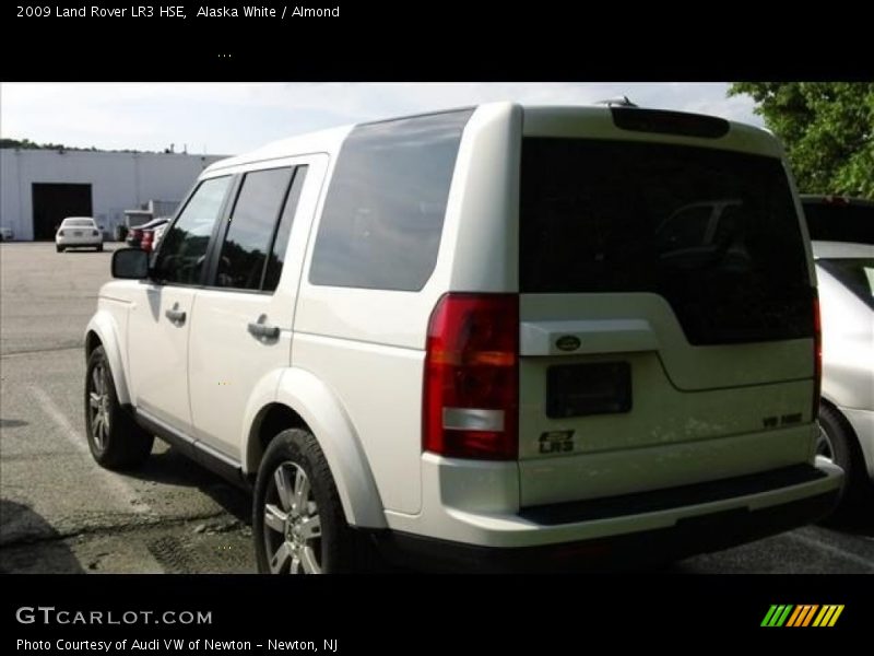 Alaska White / Almond 2009 Land Rover LR3 HSE
