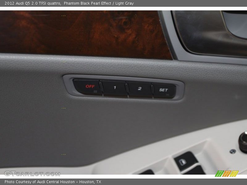 Phantom Black Pearl Effect / Light Gray 2012 Audi Q5 2.0 TFSI quattro
