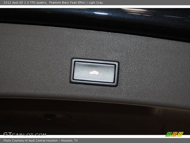 Phantom Black Pearl Effect / Light Gray 2012 Audi Q5 2.0 TFSI quattro