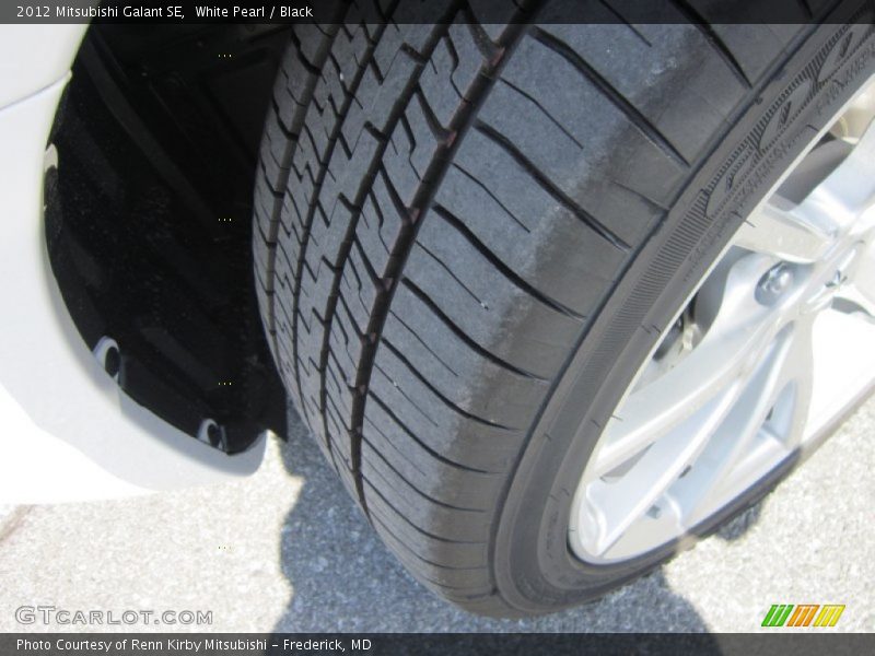 White Pearl / Black 2012 Mitsubishi Galant SE