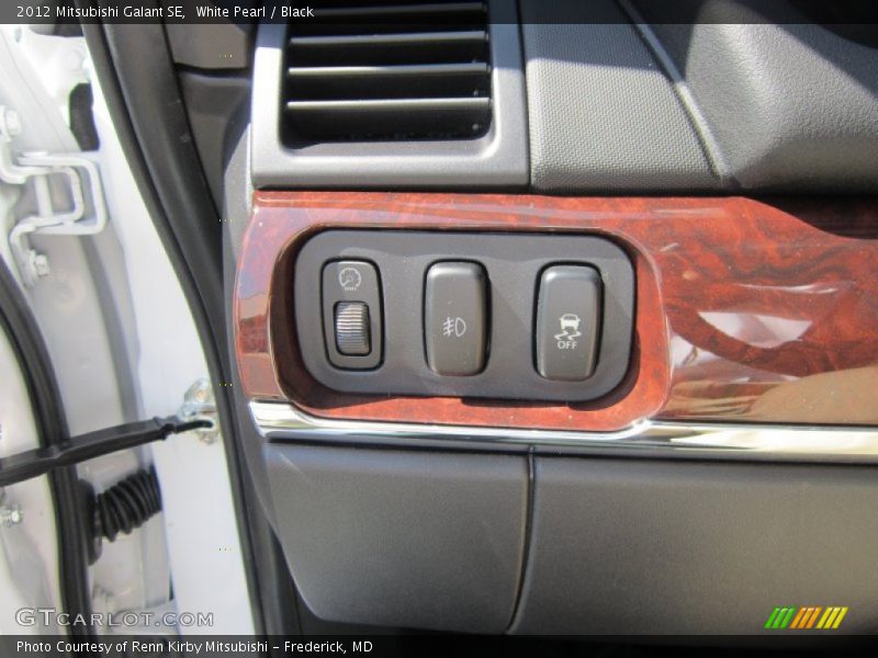 White Pearl / Black 2012 Mitsubishi Galant SE