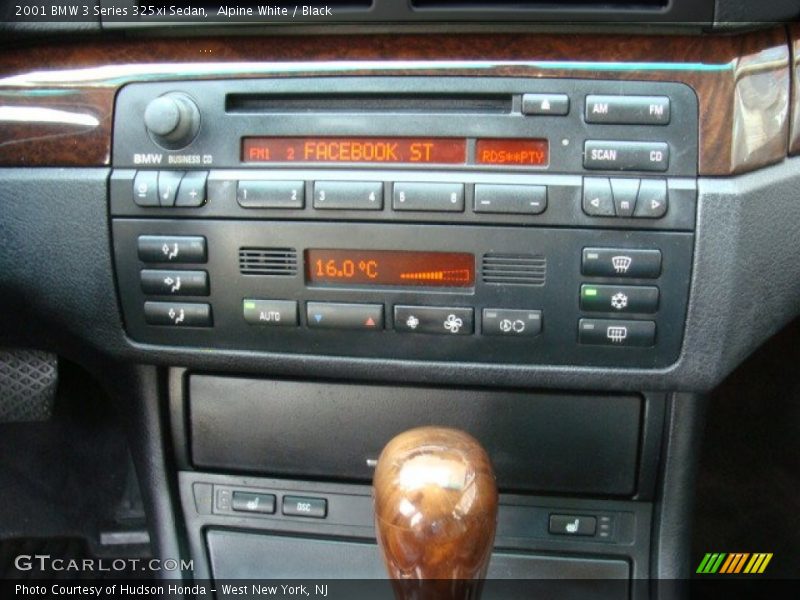 Alpine White / Black 2001 BMW 3 Series 325xi Sedan