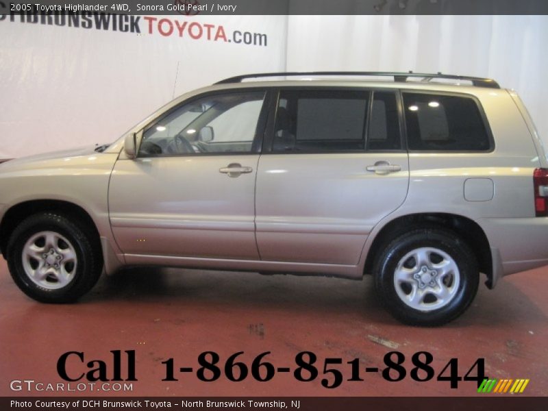 Sonora Gold Pearl / Ivory 2005 Toyota Highlander 4WD