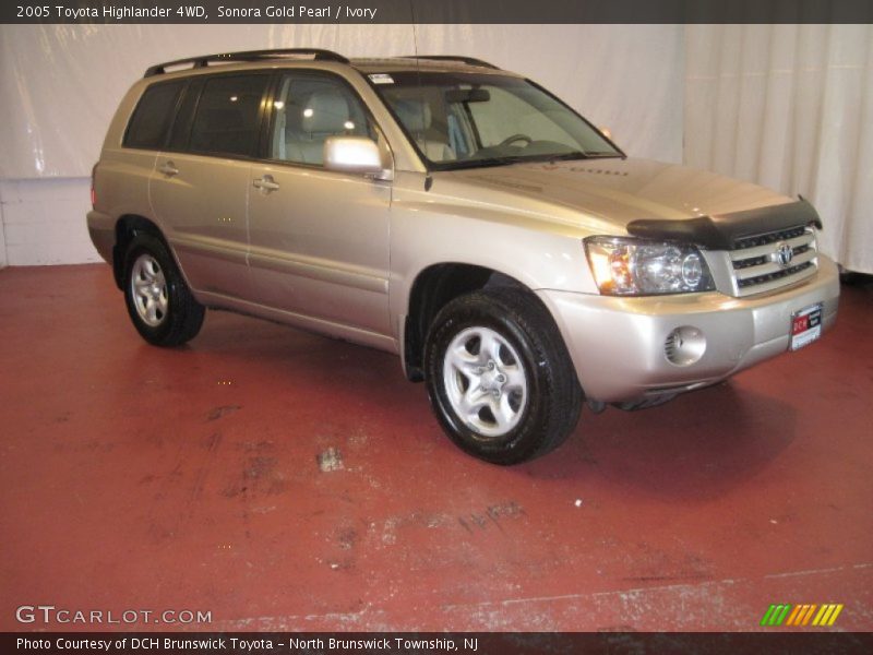 Sonora Gold Pearl / Ivory 2005 Toyota Highlander 4WD