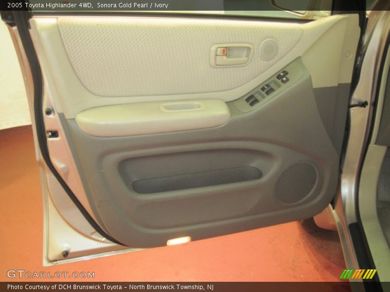 Sonora Gold Pearl / Ivory 2005 Toyota Highlander 4WD