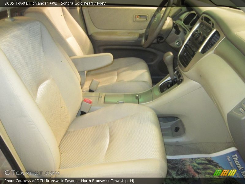 Sonora Gold Pearl / Ivory 2005 Toyota Highlander 4WD