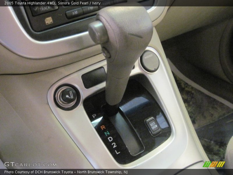 Sonora Gold Pearl / Ivory 2005 Toyota Highlander 4WD