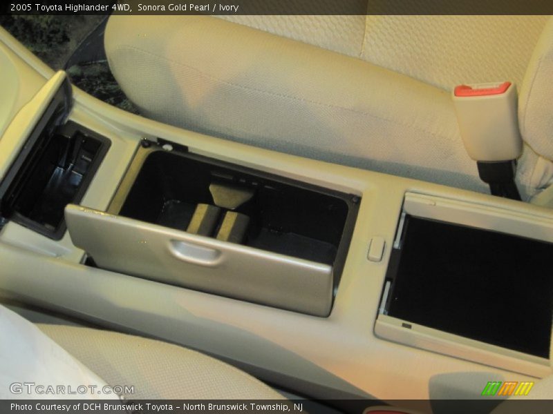 Sonora Gold Pearl / Ivory 2005 Toyota Highlander 4WD