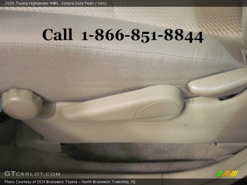Sonora Gold Pearl / Ivory 2005 Toyota Highlander 4WD