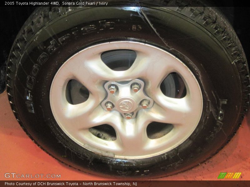 Sonora Gold Pearl / Ivory 2005 Toyota Highlander 4WD