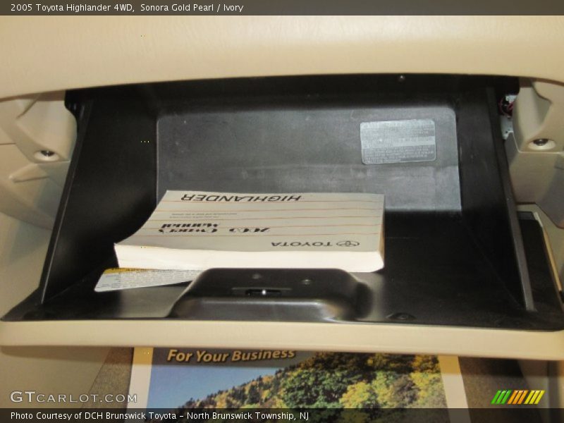 Sonora Gold Pearl / Ivory 2005 Toyota Highlander 4WD