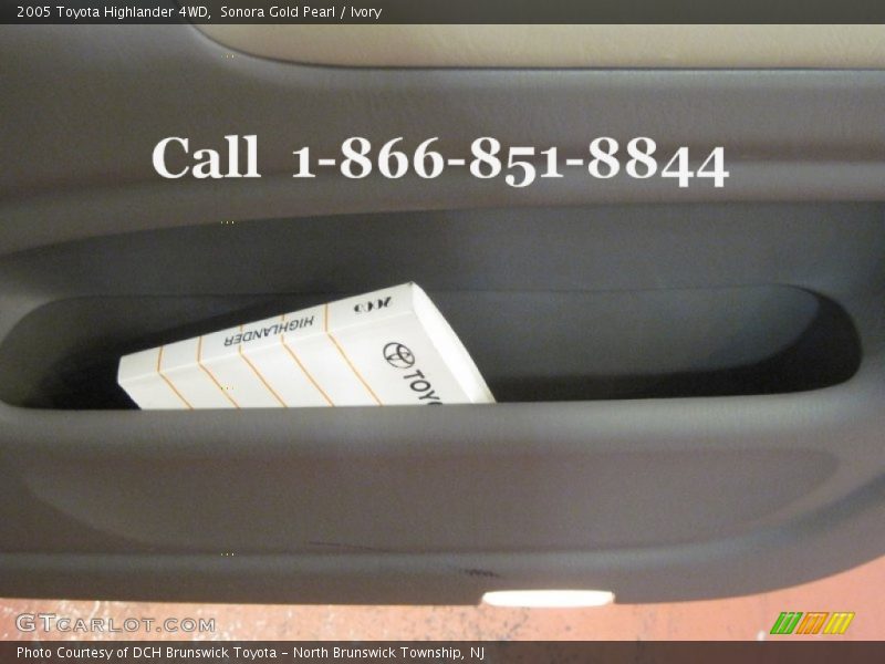 Sonora Gold Pearl / Ivory 2005 Toyota Highlander 4WD