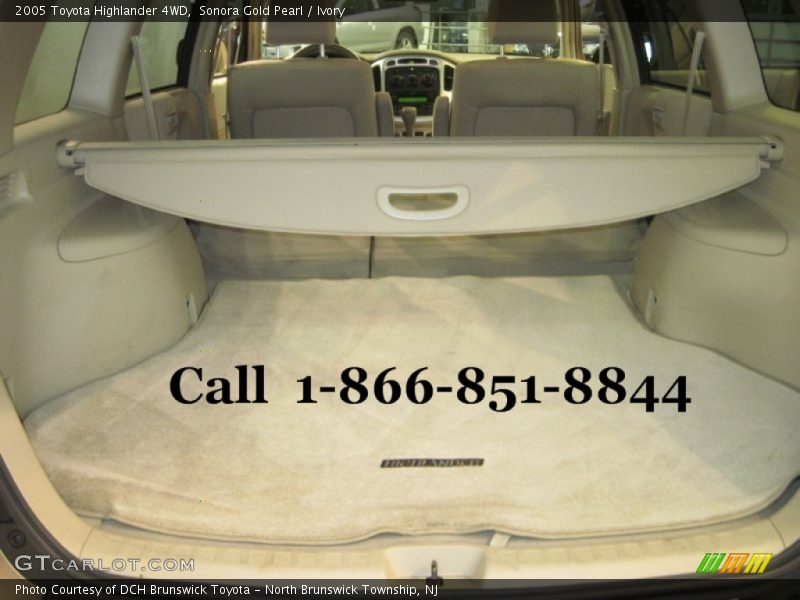 Sonora Gold Pearl / Ivory 2005 Toyota Highlander 4WD