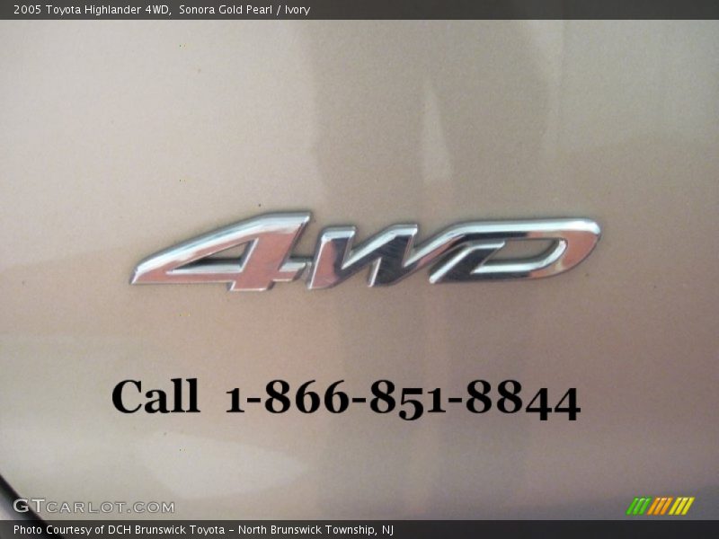 Sonora Gold Pearl / Ivory 2005 Toyota Highlander 4WD