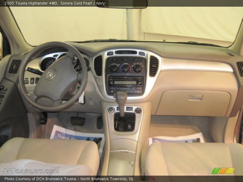 Sonora Gold Pearl / Ivory 2005 Toyota Highlander 4WD