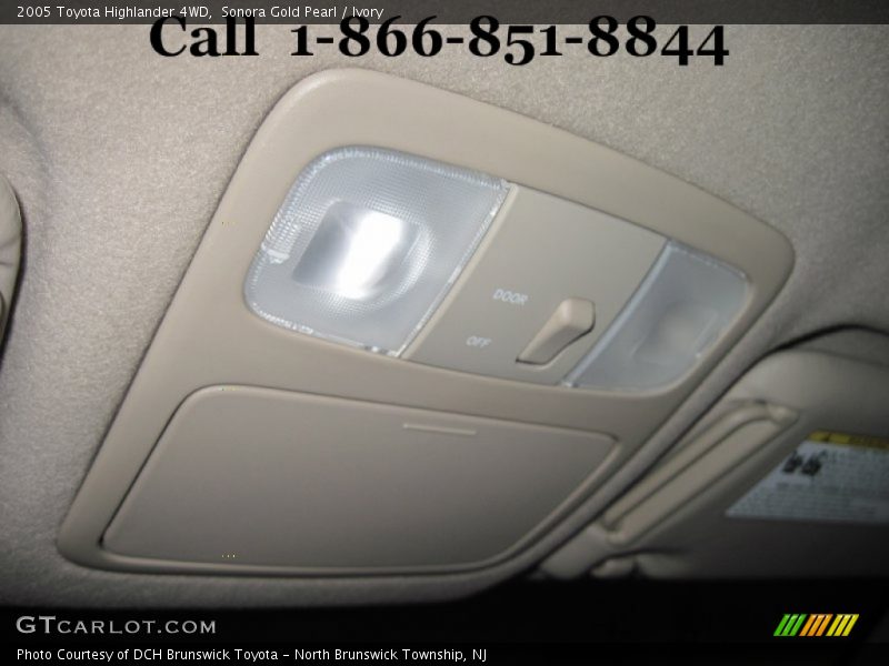 Sonora Gold Pearl / Ivory 2005 Toyota Highlander 4WD