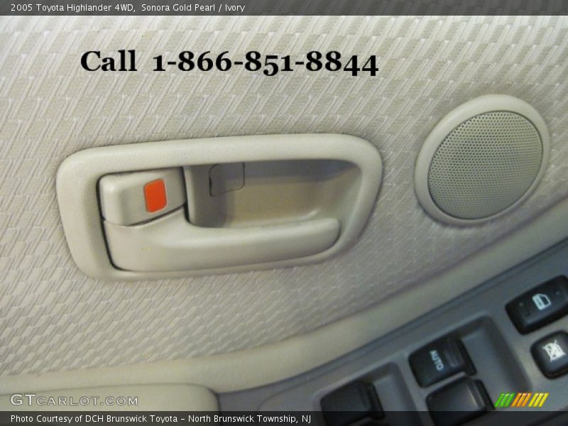 Sonora Gold Pearl / Ivory 2005 Toyota Highlander 4WD