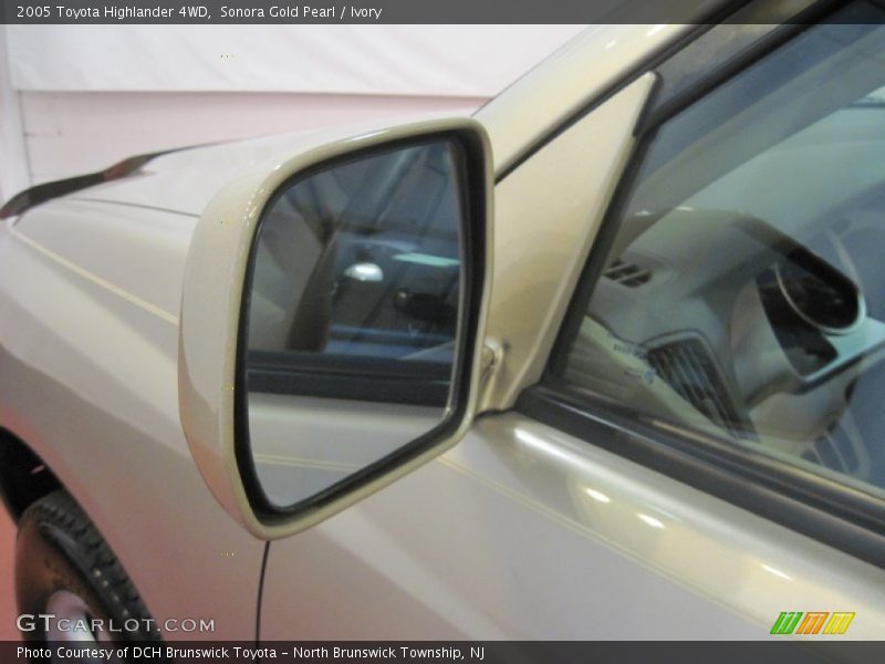 Sonora Gold Pearl / Ivory 2005 Toyota Highlander 4WD