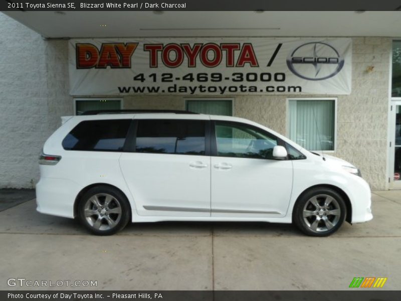 Blizzard White Pearl / Dark Charcoal 2011 Toyota Sienna SE