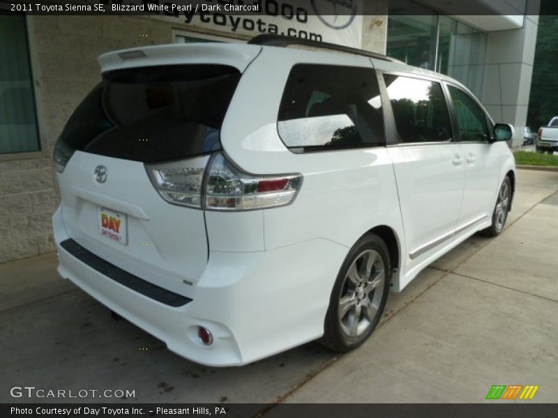 Blizzard White Pearl / Dark Charcoal 2011 Toyota Sienna SE
