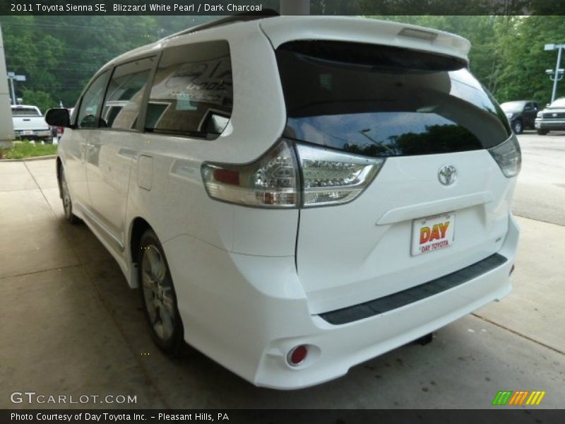Blizzard White Pearl / Dark Charcoal 2011 Toyota Sienna SE