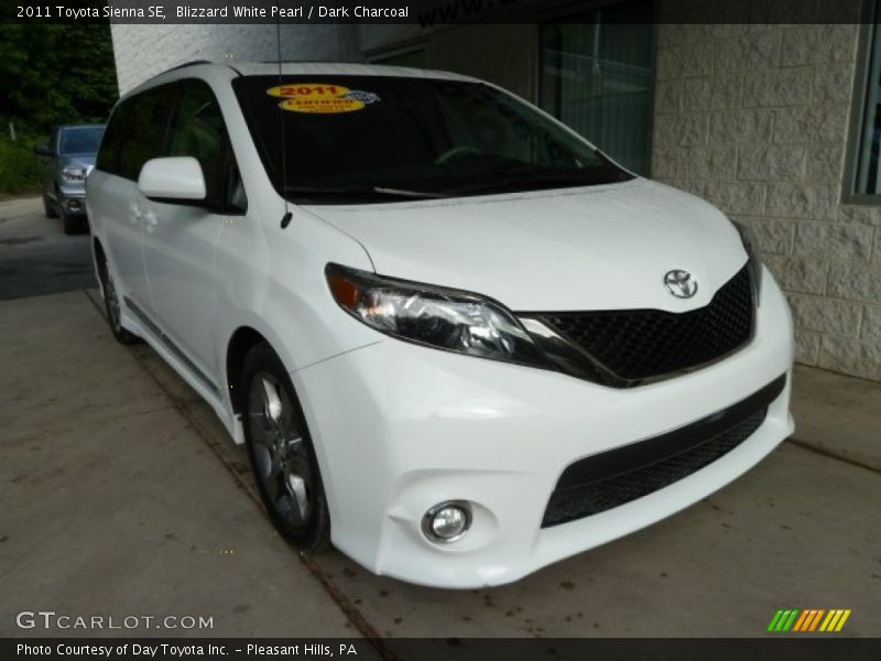 Blizzard White Pearl / Dark Charcoal 2011 Toyota Sienna SE