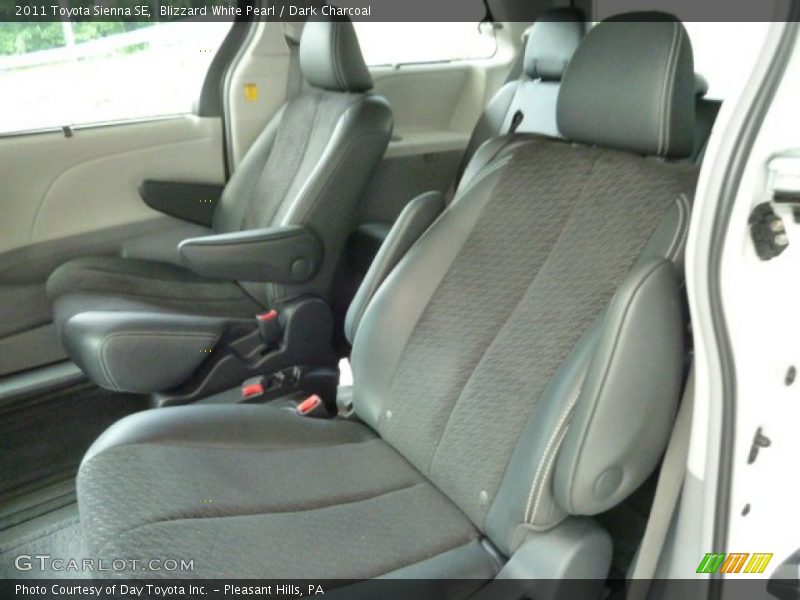 Blizzard White Pearl / Dark Charcoal 2011 Toyota Sienna SE