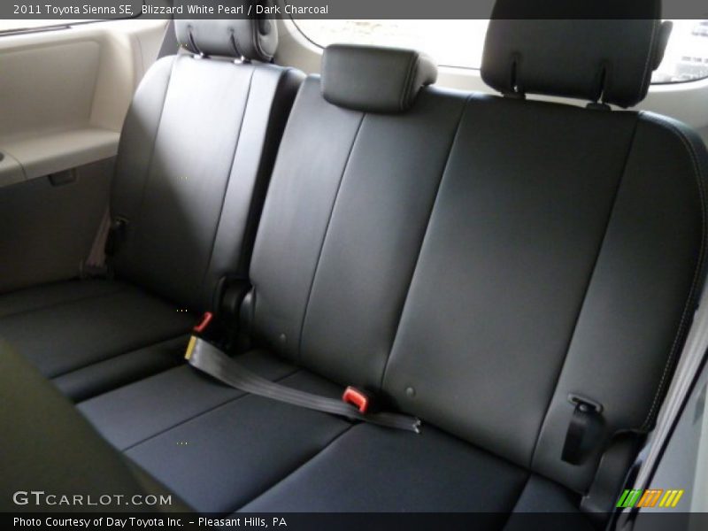 Blizzard White Pearl / Dark Charcoal 2011 Toyota Sienna SE