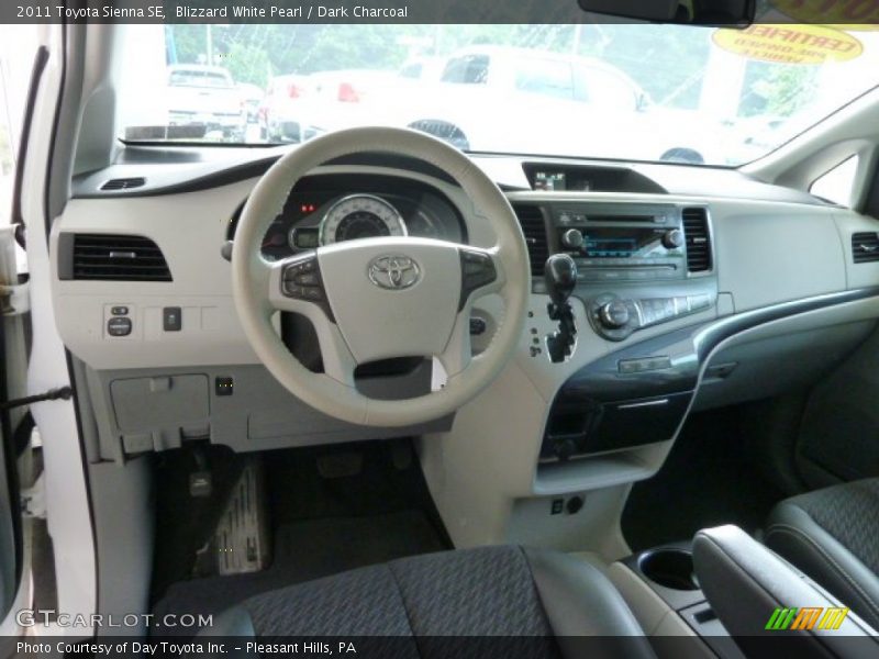 Blizzard White Pearl / Dark Charcoal 2011 Toyota Sienna SE