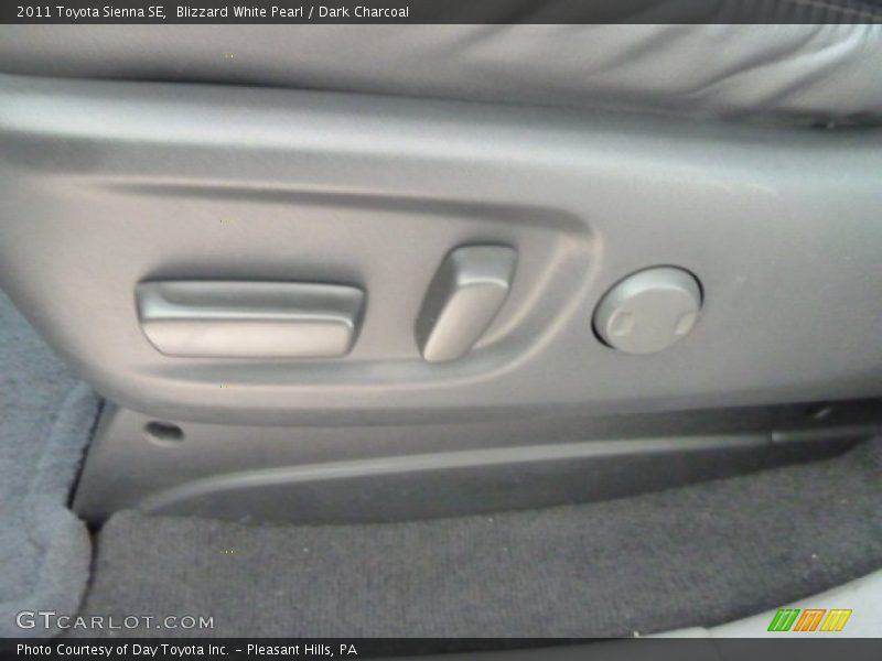 Blizzard White Pearl / Dark Charcoal 2011 Toyota Sienna SE