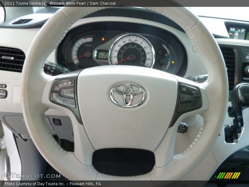 Blizzard White Pearl / Dark Charcoal 2011 Toyota Sienna SE