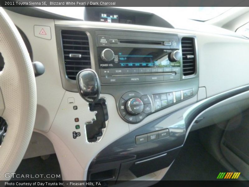 Blizzard White Pearl / Dark Charcoal 2011 Toyota Sienna SE