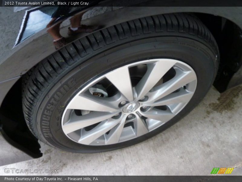 Black / Light Gray 2012 Toyota Avalon Limited
