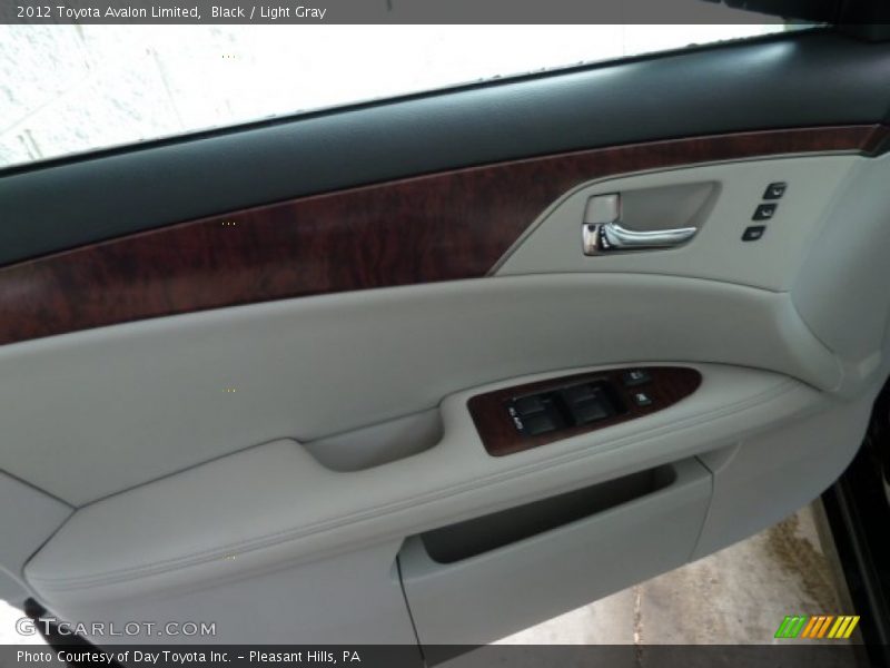 Black / Light Gray 2012 Toyota Avalon Limited