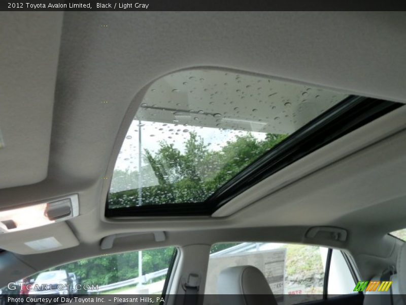 Black / Light Gray 2012 Toyota Avalon Limited