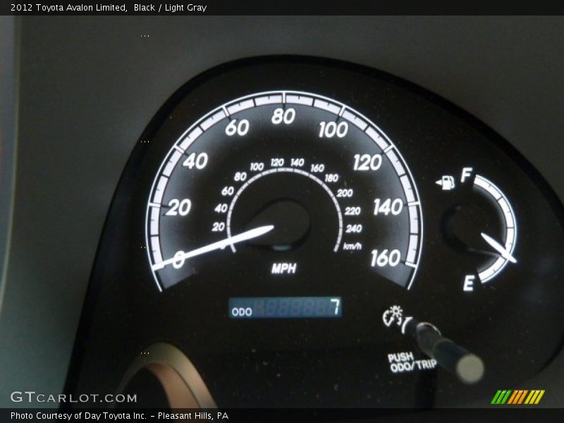 Black / Light Gray 2012 Toyota Avalon Limited